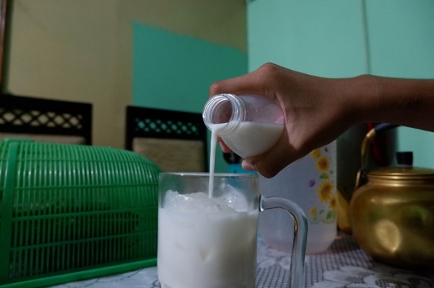 Penyajian Mamicu Milk dengan Gelas